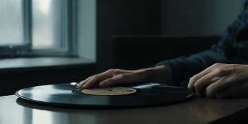男人30岁的悲伤究竟是哪首歌？