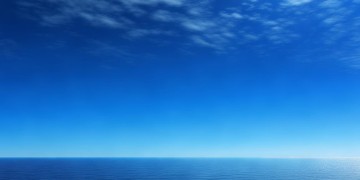 天空蓝的就像大海究竟是哪首歌？